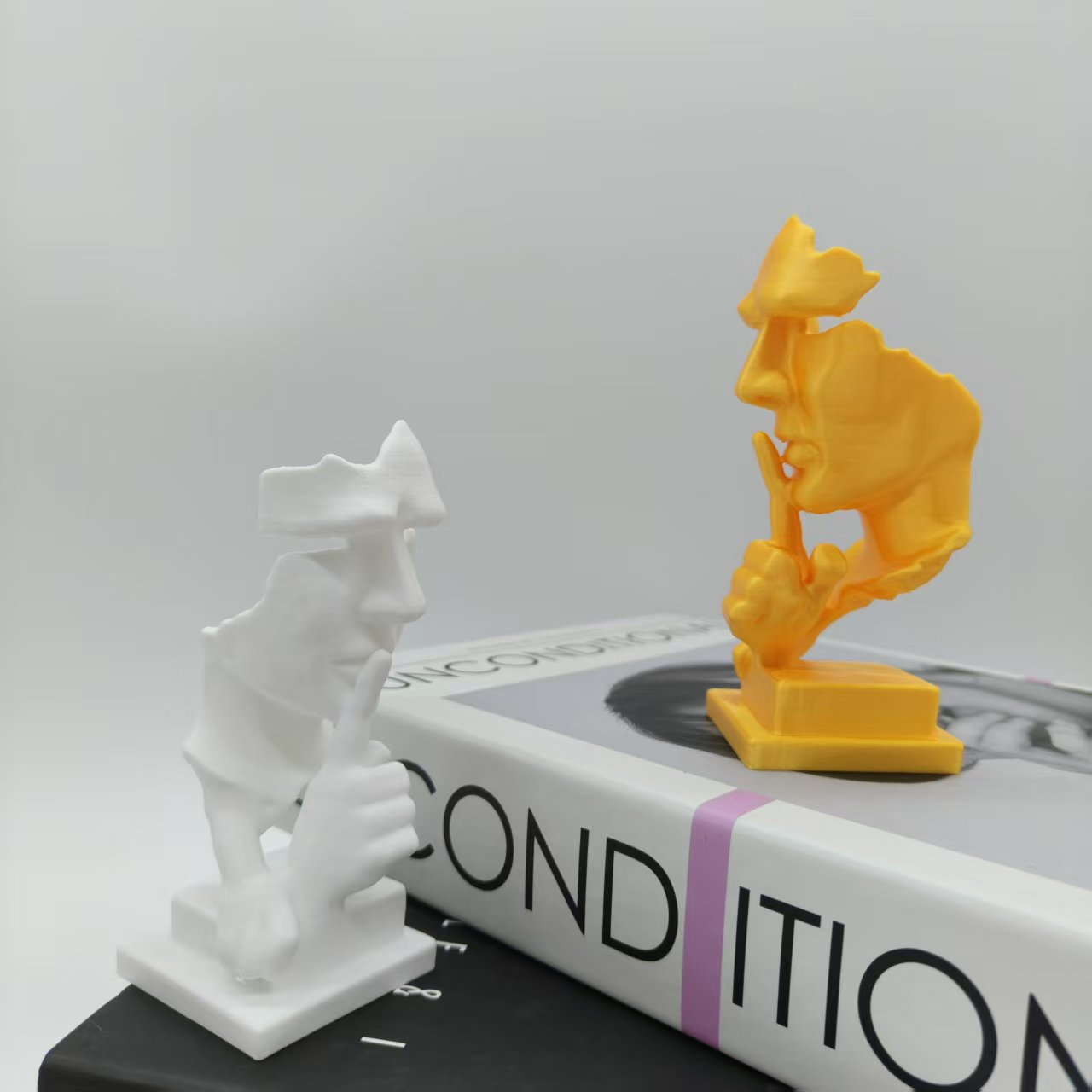 Thinker Statue, Silence Is Gol - đánh giá và giá Desk Setup Design
